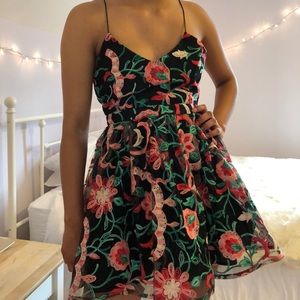 ✨SHOP SALE💕BOGO1/2  Embroidered Floral Dress F21